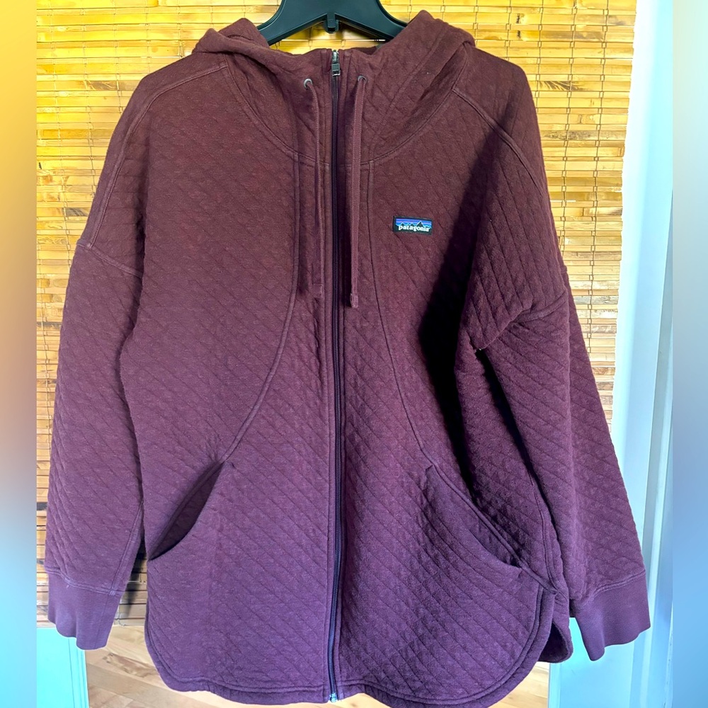 Size XL waffle Patagonia, maroon hoodie